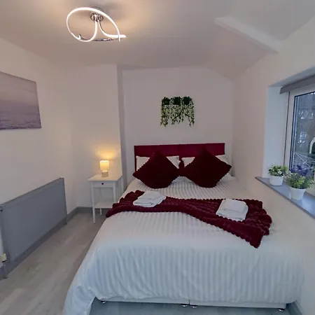Comfortable 3 Bedrooms Leeds Beach House - Ideal For Family And Contractors - Free Parking For 2 Cars - Wifi - Large Tv In Bedrooms - Smart Light Leeds (West Yorkshire) Esterno foto