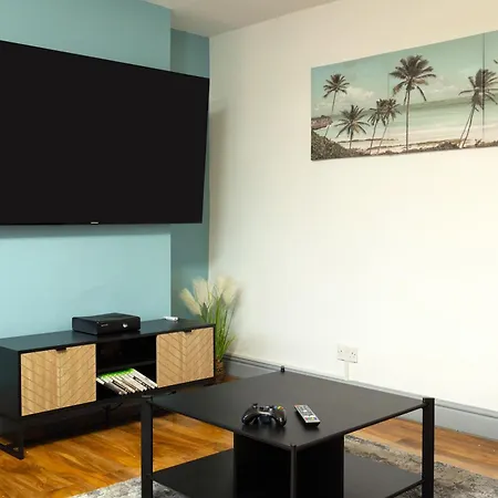 Comfortable 3 Bedrooms Leeds Beach House - Ideal For Family And Contractors - Free Parking For 2 Cars - Wifi - Large Tv In Bedrooms - Smart Light Leeds (West Yorkshire) Esterno foto