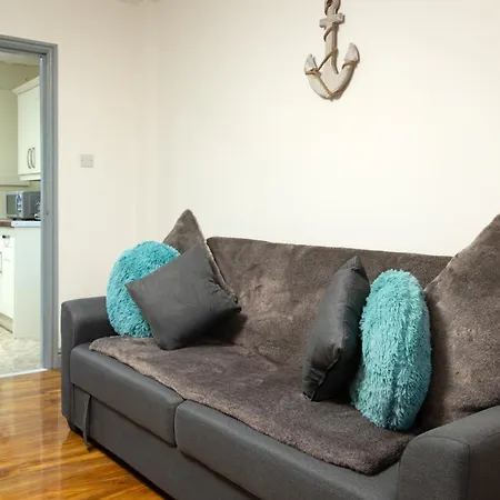 Comfortable 3 Bedrooms Leeds Beach House - Ideal For Family And Contractors - Free Parking For 2 Cars - Wifi - Large Tv In Bedrooms - Smart Light Leeds (West Yorkshire) Esterno foto
