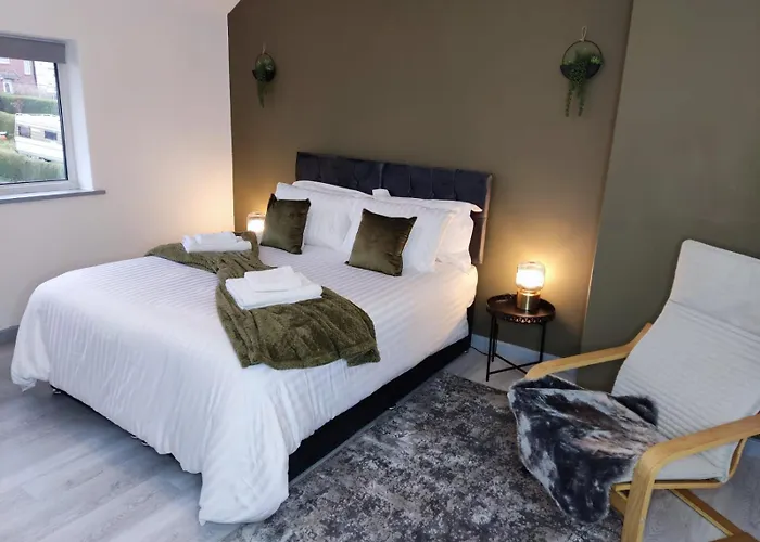 Comfortable 3 Bedrooms Leeds Beach House - Ideal For Family And Contractors - Free Wifi And Parking For 2 Cars