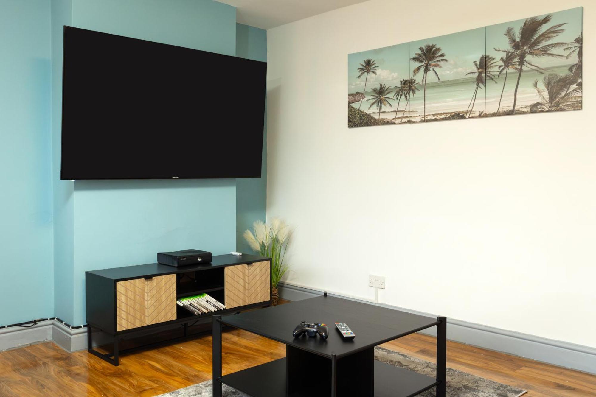 Comfortable 3 Bedrooms Leeds Beach House - Ideal For Family And Contractors - Free Parking For 2 Cars - Wifi - Large Tv In Bedrooms - Smart Light Leeds (West Yorkshire)