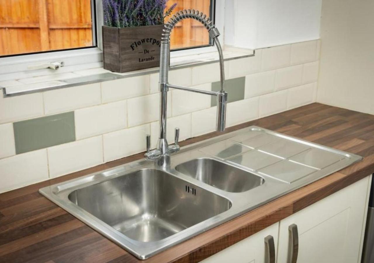 Comfortable 3 Bedrooms House - Ideal For Family And Contractors - Free Wifi And Parking For 2 Cars * Leeds (West Yorkshire)