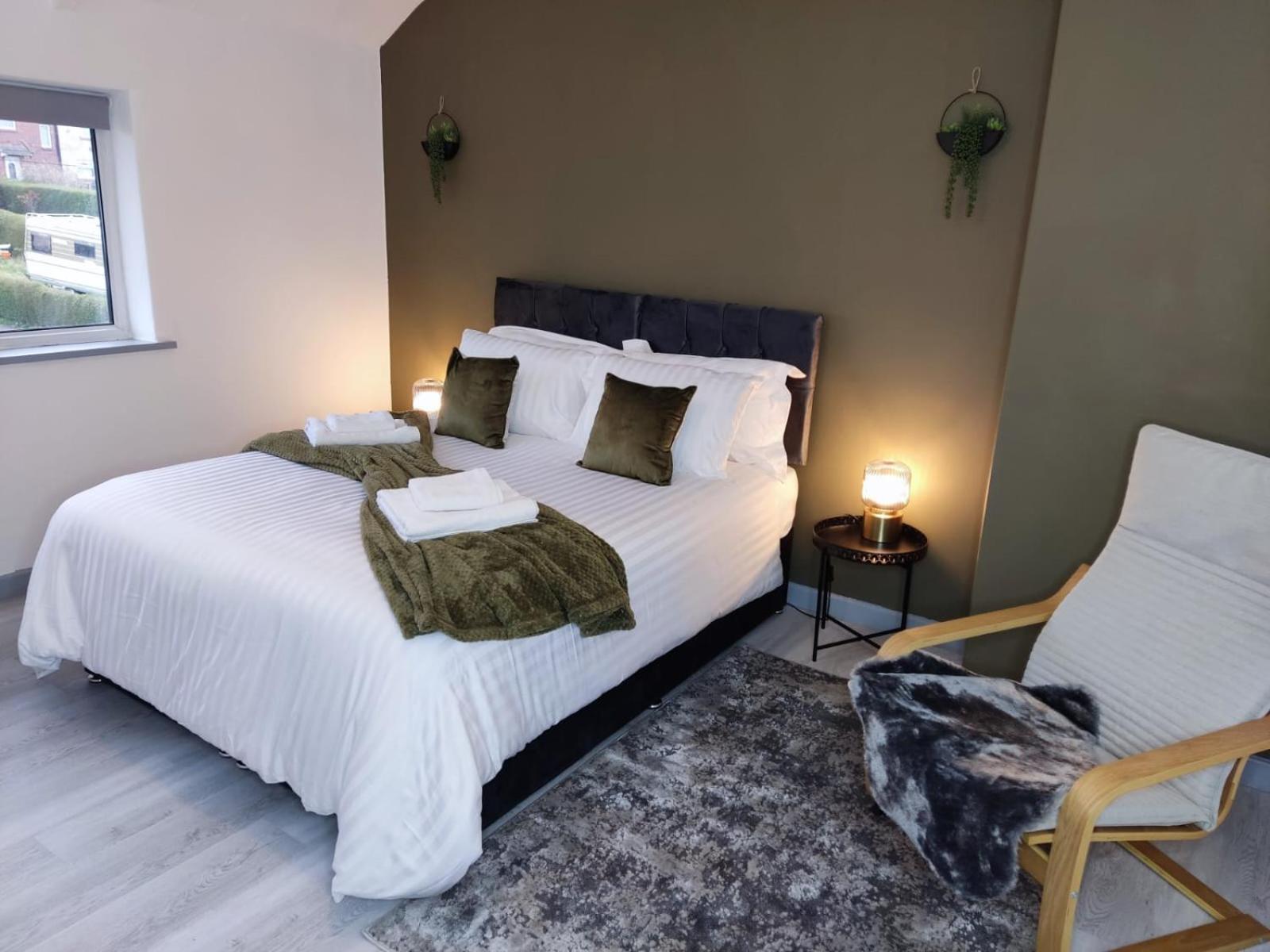 Comfortable 3 Bedrooms Leeds Beach House - Ideal For Family And Contractors - Free Parking For 2 Cars - Wifi - Large Tv In Bedrooms - Smart Light * Leeds (West Yorkshire)