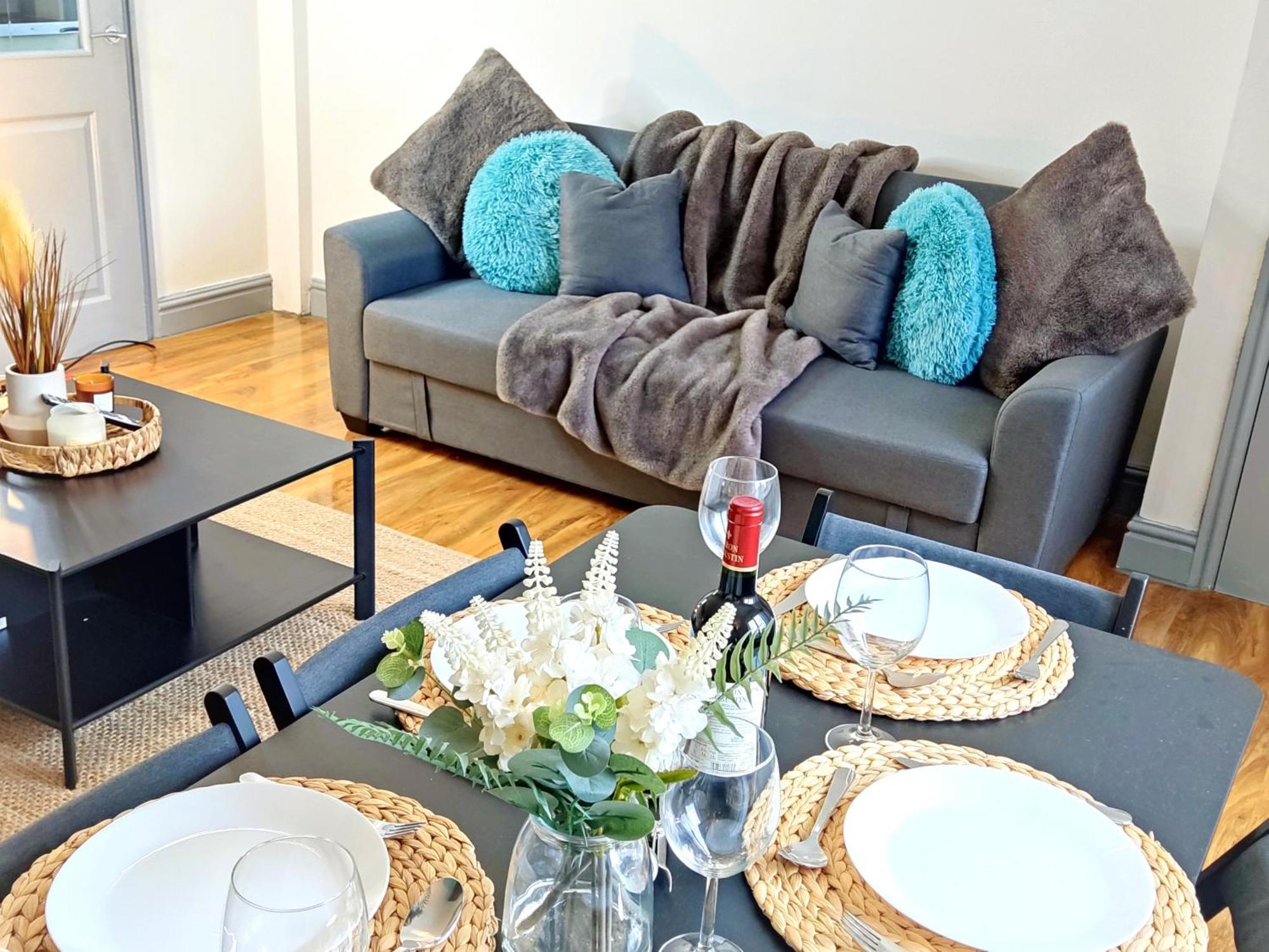Comfortable 3 Bedrooms Leeds Beach House - Ideal For Family And Contractors - Free Parking For 2 Cars - Wifi - Large Tv In Bedrooms - Smart Light * Leeds (West Yorkshire)