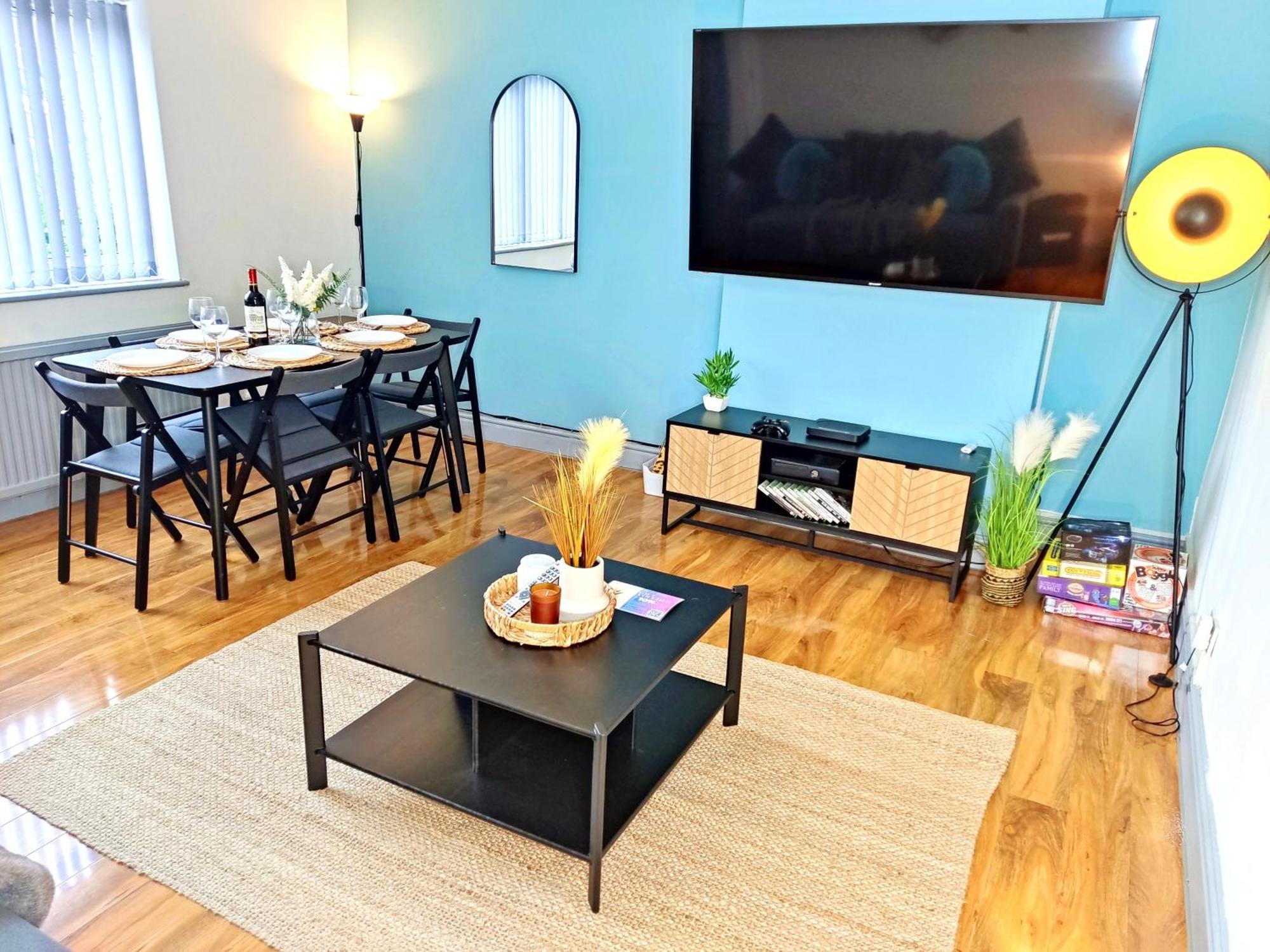 Holiday home Comfortable 3 Bedrooms Leeds Beach House - Ideal For Family And Contractors - Free Parking For 2 Cars - Wifi - Large Tv In Bedrooms - Smart Light *