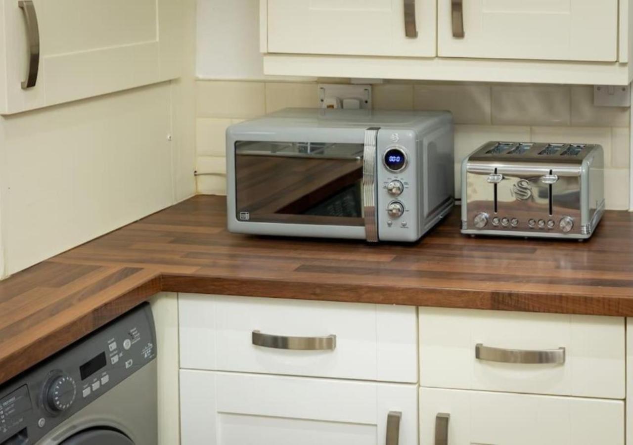 Holiday home Comfortable 3 Bedrooms Leeds Beach House - Ideal For Family And Contractors - Free Parking For 2 Cars - Wifi - Large Tv In Bedrooms - Smart Light *