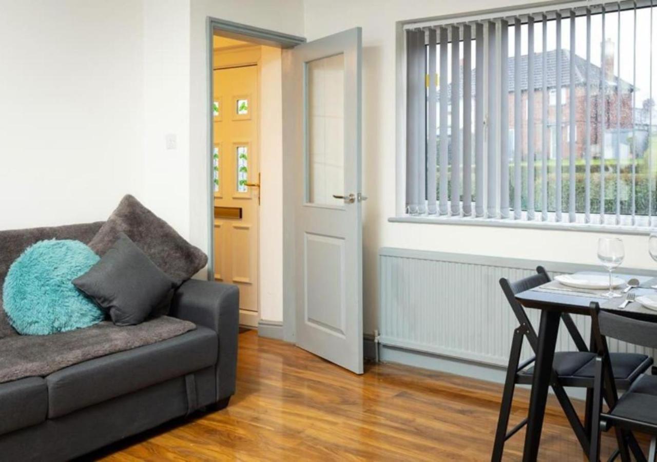 Comfortable 3 Bedrooms Leeds Beach House - Ideal For Family And Contractors - Free Parking For 2 Cars - Wifi - Large Tv In Bedrooms - Smart Light Holiday home